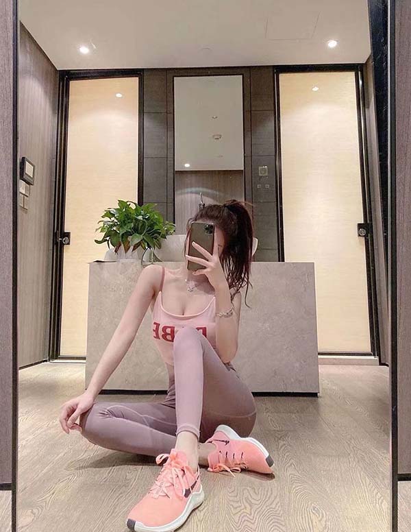 波士顿外围女大学生